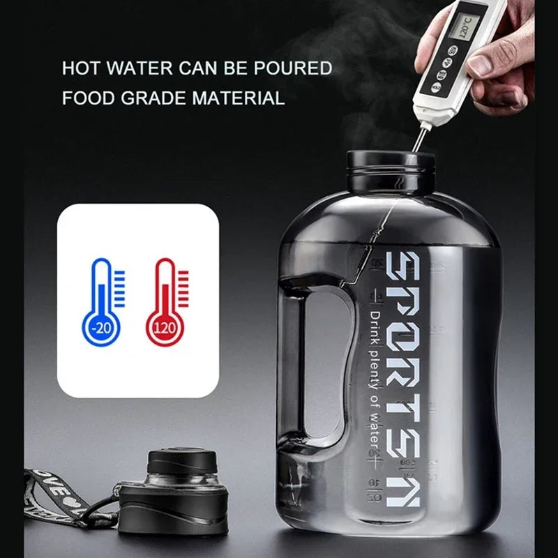 Wasserflasche für Erwachsene bei Outdoor-Aktivität – leicht & tragbar