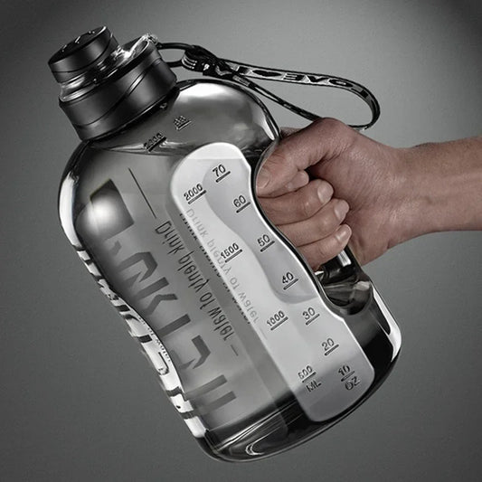 Sport-Wasserflasche mit Handgriff in modernem Design – ideal für Camping und Fitness